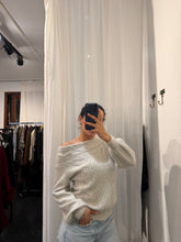 Load image into Gallery viewer, ANGORA KNITTED JUMPER
