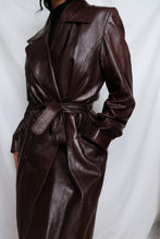 Load image into Gallery viewer, &quot;Brownie&quot; leather trench coat
