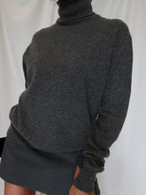 Load image into Gallery viewer, Cashmere Turtleneck jumper
