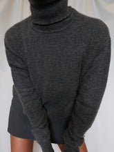 Load image into Gallery viewer, Cashmere Turtleneck jumper
