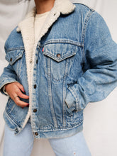 Load image into Gallery viewer, vintage LEVI&#39;S sherpa trucker jacket
