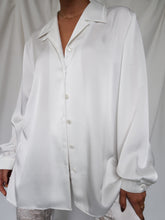 Load image into Gallery viewer, &quot;Ivoire&quot; satin shirt
