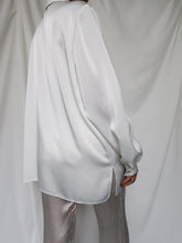 Load image into Gallery viewer, &quot;Ivoire&quot; satin shirt
