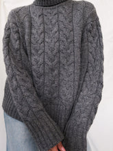 Load image into Gallery viewer, &quot;Neila&quot; knitted jumper
