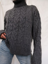 Load image into Gallery viewer, &quot;Neila&quot; knitted jumper
