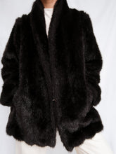 Load image into Gallery viewer, &quot;Kelly&quot; fake fur coat
