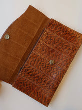 Load image into Gallery viewer, &quot;Lina&quot; cake leather clutch

