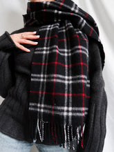 Load image into Gallery viewer, &quot;Lina&quot; wool scarf
