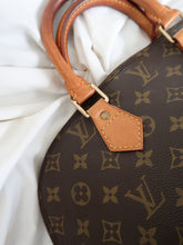 Load image into Gallery viewer, LOUIS VUITTON &quot;Alma&quot; MM bag
