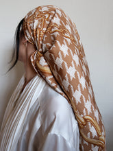 Load image into Gallery viewer, &quot;Emy&quot; Silk scarf
