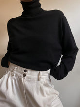 Load image into Gallery viewer, « Lorna » Black turtleneck
