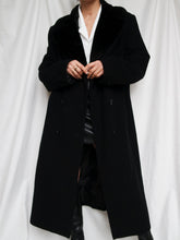 Load image into Gallery viewer, &quot;Aude&quot; black coat
