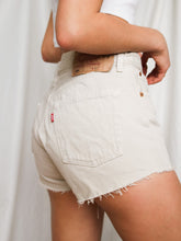 Load image into Gallery viewer, LEVI&#39;S 501 cropped shorts
