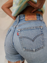 Load image into Gallery viewer, LEVI&#39;S 501 shorts (34/36)
