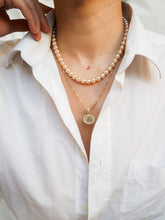 Load image into Gallery viewer, Pearls necklace
