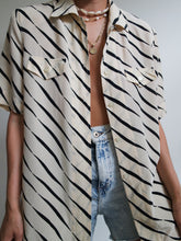 Load image into Gallery viewer, &quot;San&quot; silk shirt
