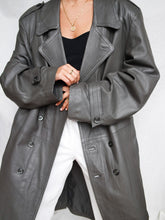 Load image into Gallery viewer, &quot;New York&quot; leather coat
