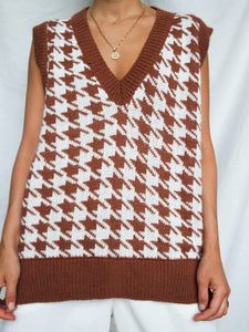 "Nella"  knitted sleeveless jumper (L)