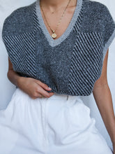 Load image into Gallery viewer, Grey sleeveless knitted jumper
