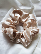 Load image into Gallery viewer, &quot;Hot oaties&quot; scrunchie - lallasshop
