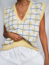 Load image into Gallery viewer, &quot;Clueless&quot; knitted sleeveless jumper (L)
