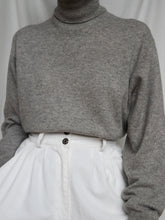 Load image into Gallery viewer, Turtleneck cashmere jumper
