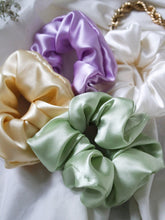 Load image into Gallery viewer, &quot;Water Lilies&quot; scrunchie - lallasshop
