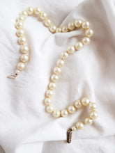 Load image into Gallery viewer, &quot;Sissy&quot; Pearl necklace
