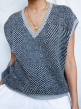 Load image into Gallery viewer, Grey sleeveless knitted jumper
